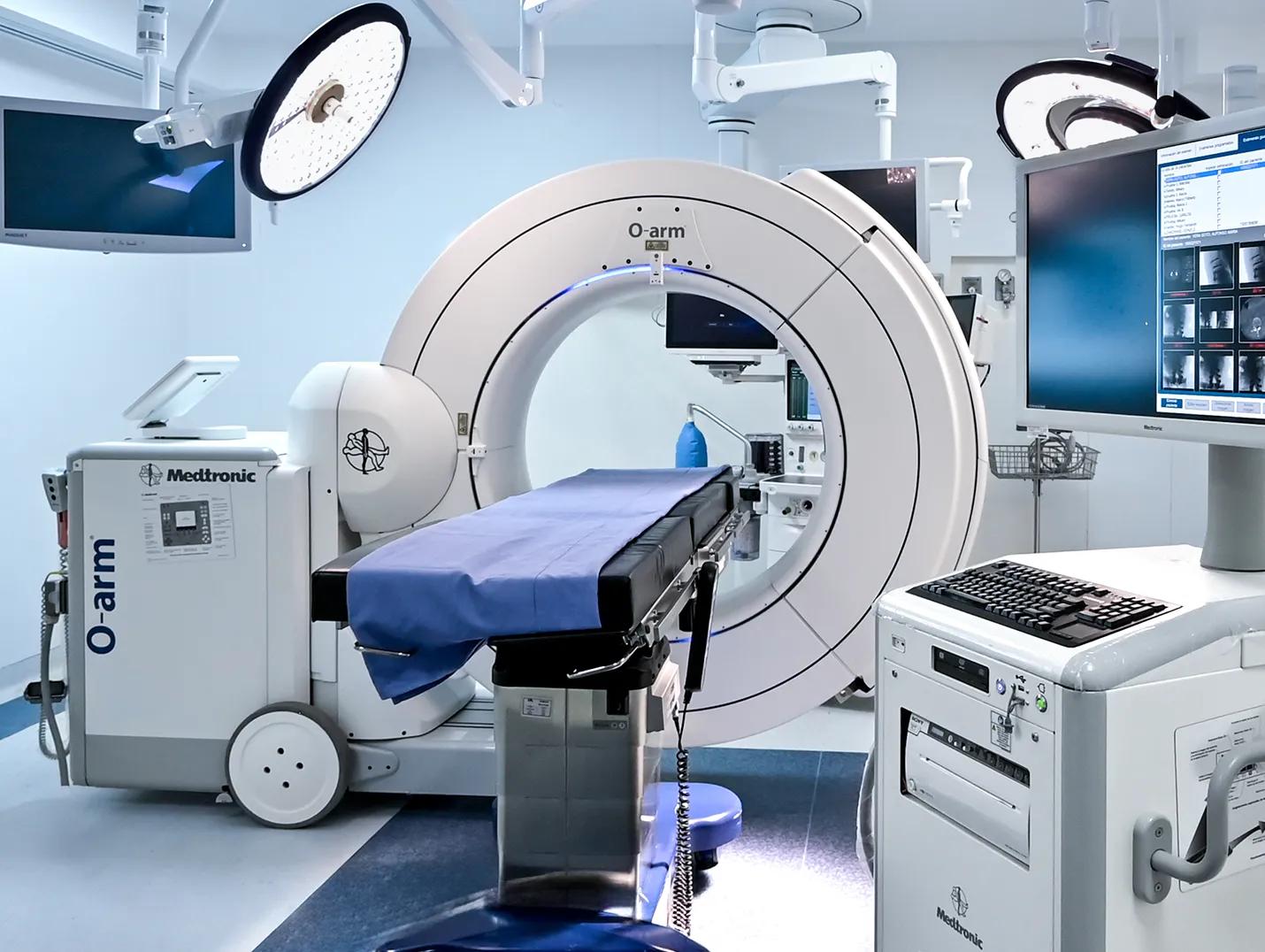 Medtronic O-arm surgical imaging system for spine surgery